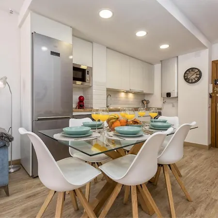 Apartment Center, 3 Bedrooms, And Parking Fuengirola