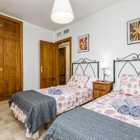 Center, 3 Bedrooms, And Parking