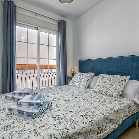 Apartment Center, 3 Bedrooms, And Parking Fuengirola