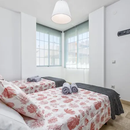 Center, 3 Bedrooms, And Parking Апартаменты