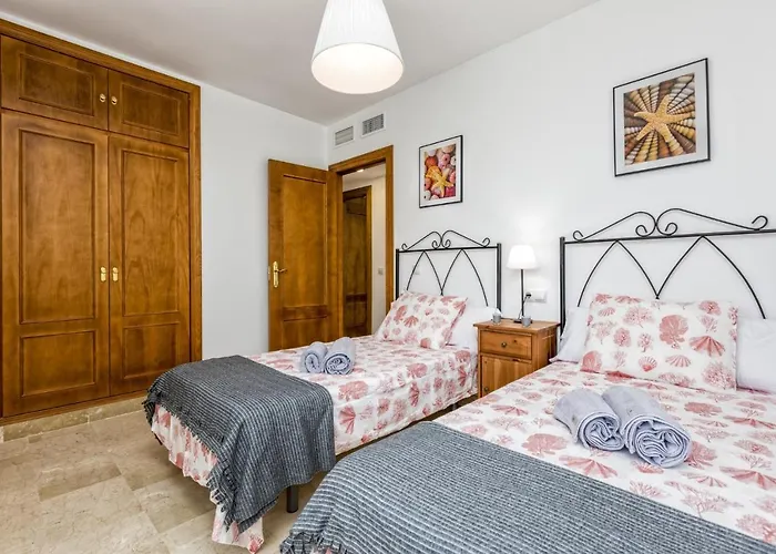 Center, 3 Bedrooms, And Parking