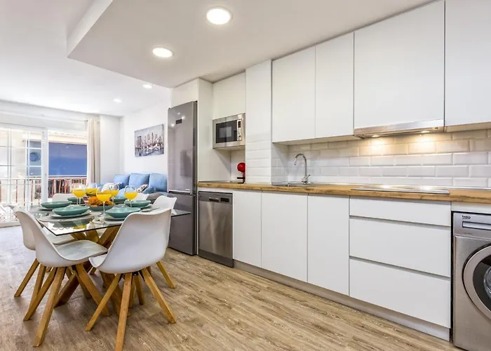 Center, 3 Bedrooms, And Parking Apartment