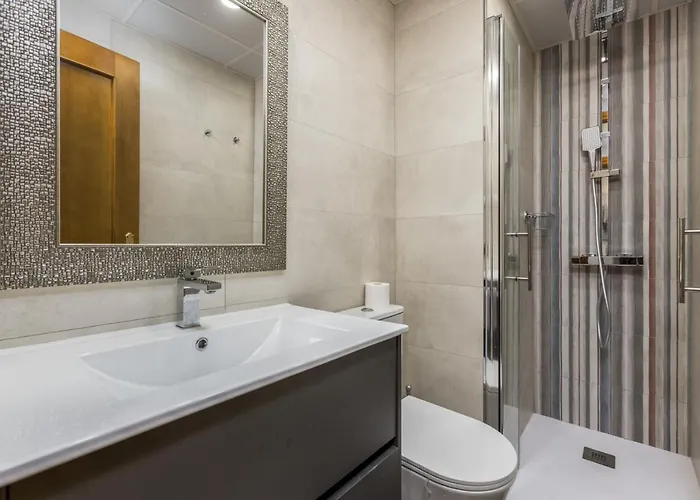 Apartment Center, 3 Bedrooms, And Parking Fuengirola